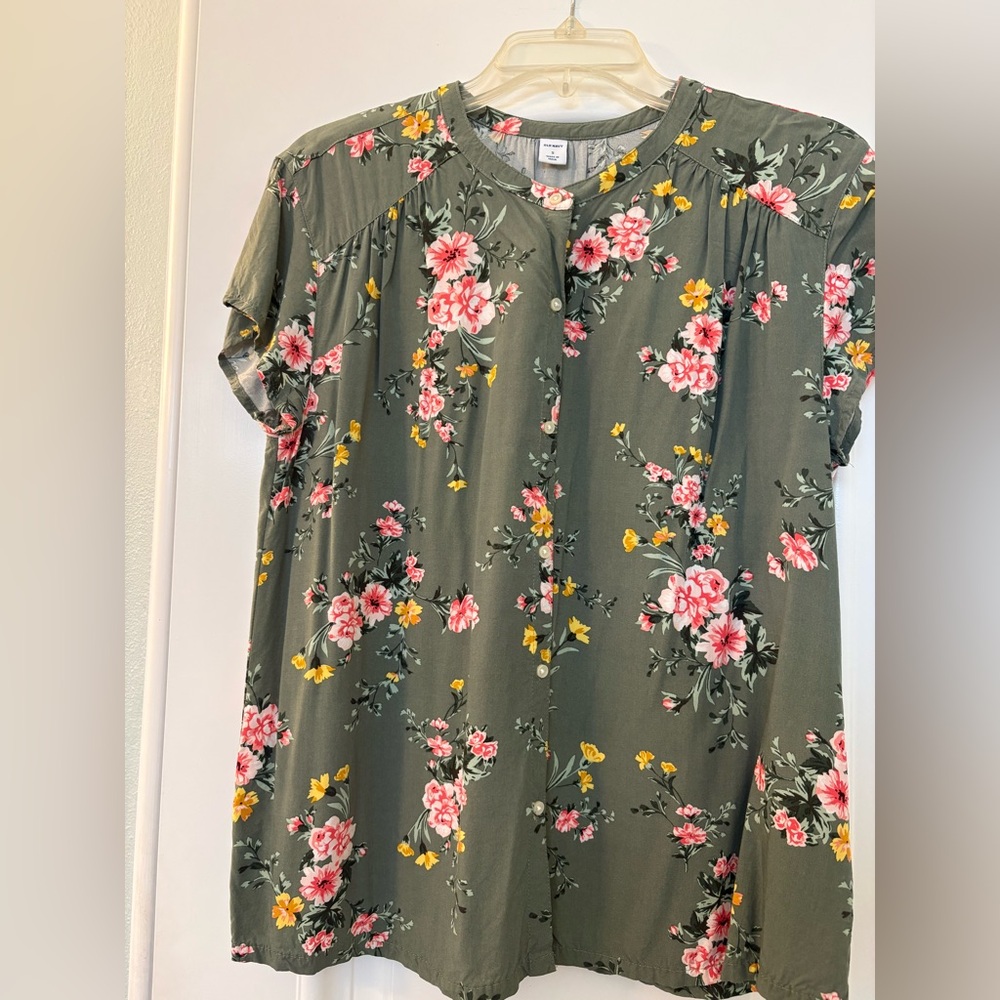 Old Navy Floral Blouse in Green with Pink and Yellow Accents